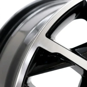 Silver_car_rim_close_up_20261024183600 Silver_car_rim_close_up_20261024183600