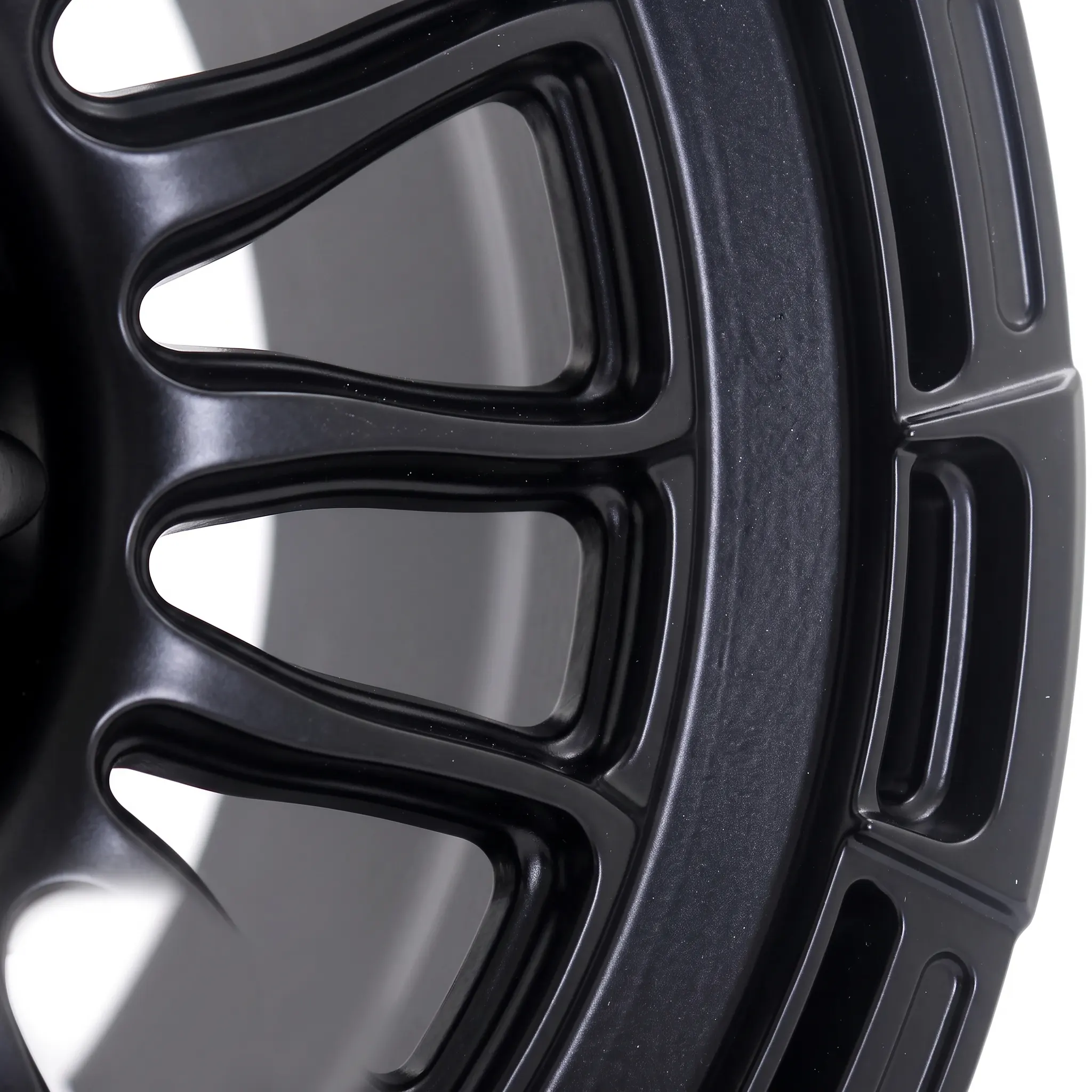 Matte_black_wheel_spokes_close-up_2K_20261011174455