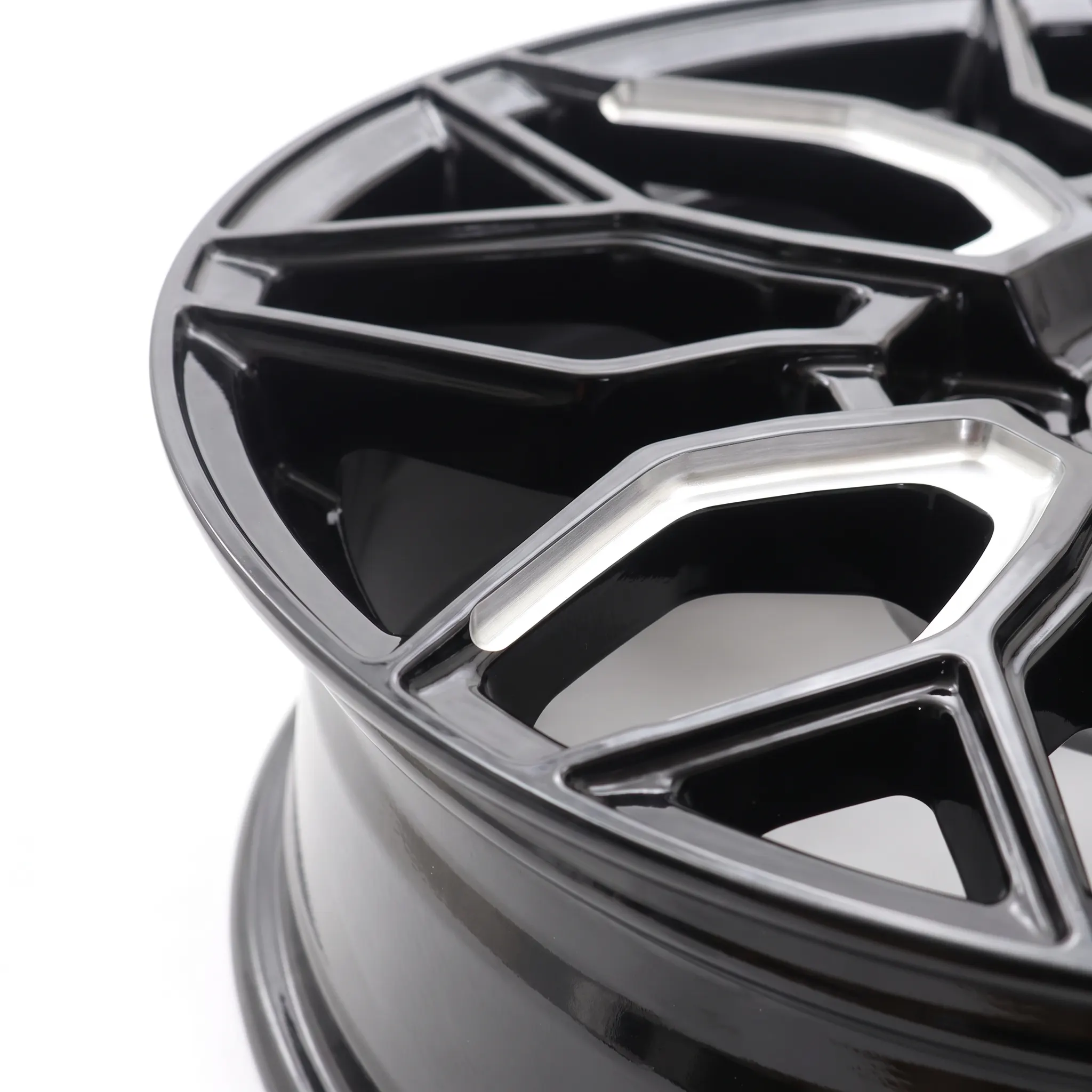 Car_wheel_close-up_2K_20261011194233