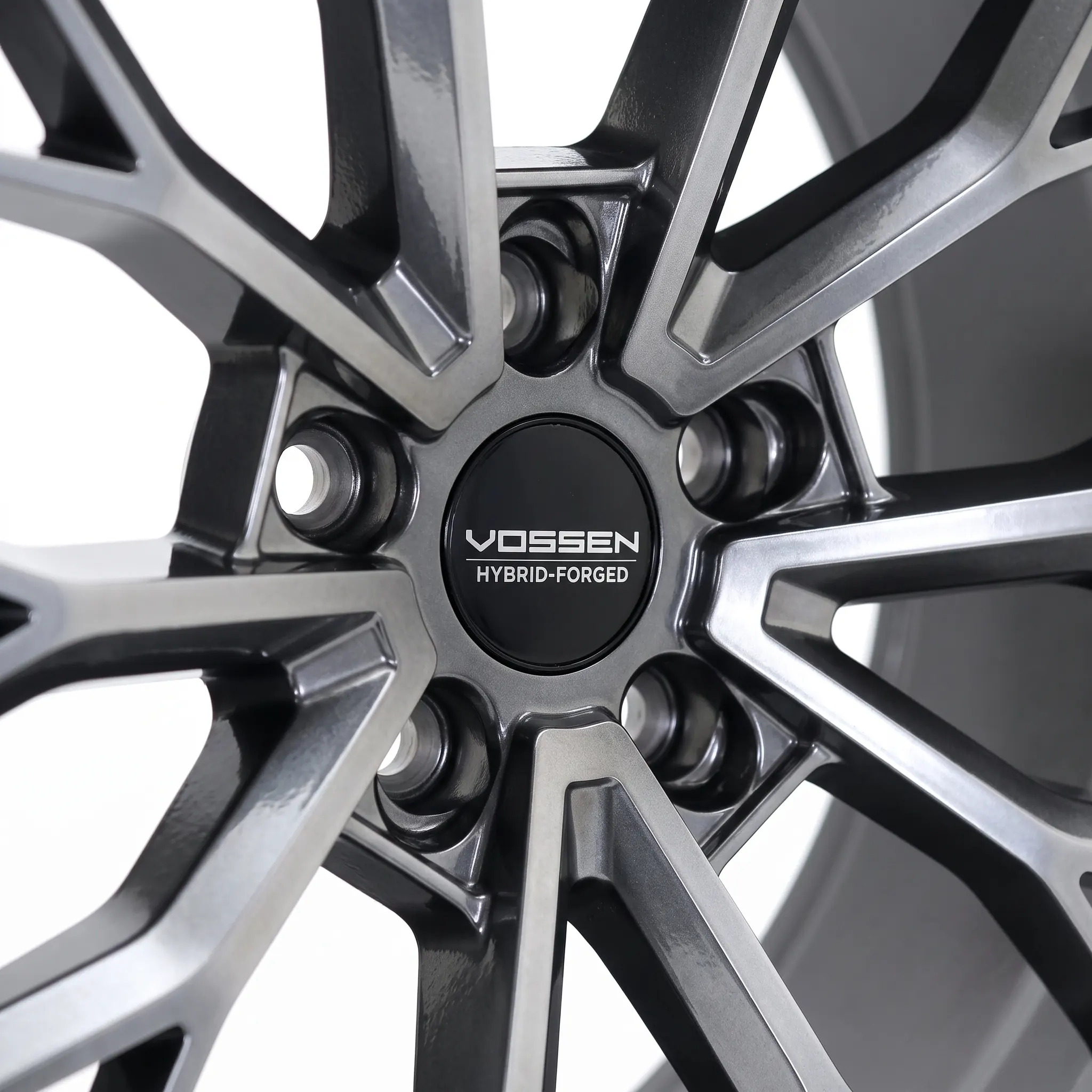 Car_wheel_close-up_focus_2K_20261008103443