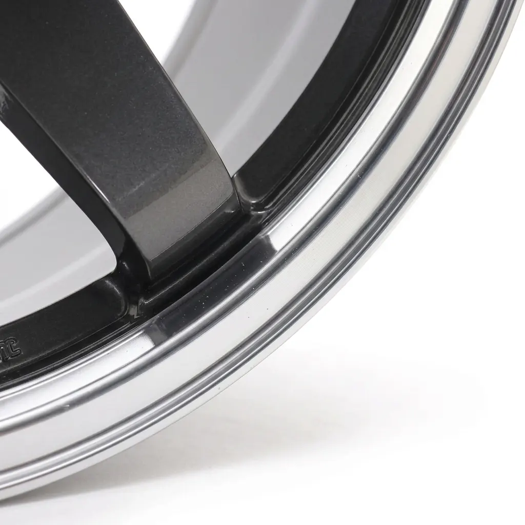 Close-up_of_car_wheel_rim_2b854cc3 Close-up_of_car_wheel_rim_2b854cc3