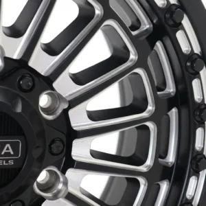 Close-up_of_wheel_spokes_20261011200627