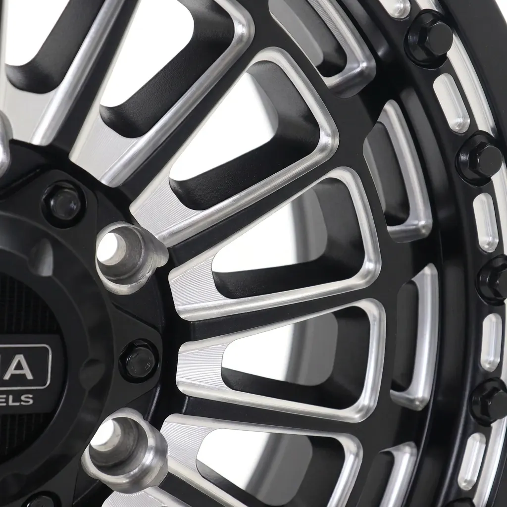Close-up_of_wheel_spokes_20261011200627