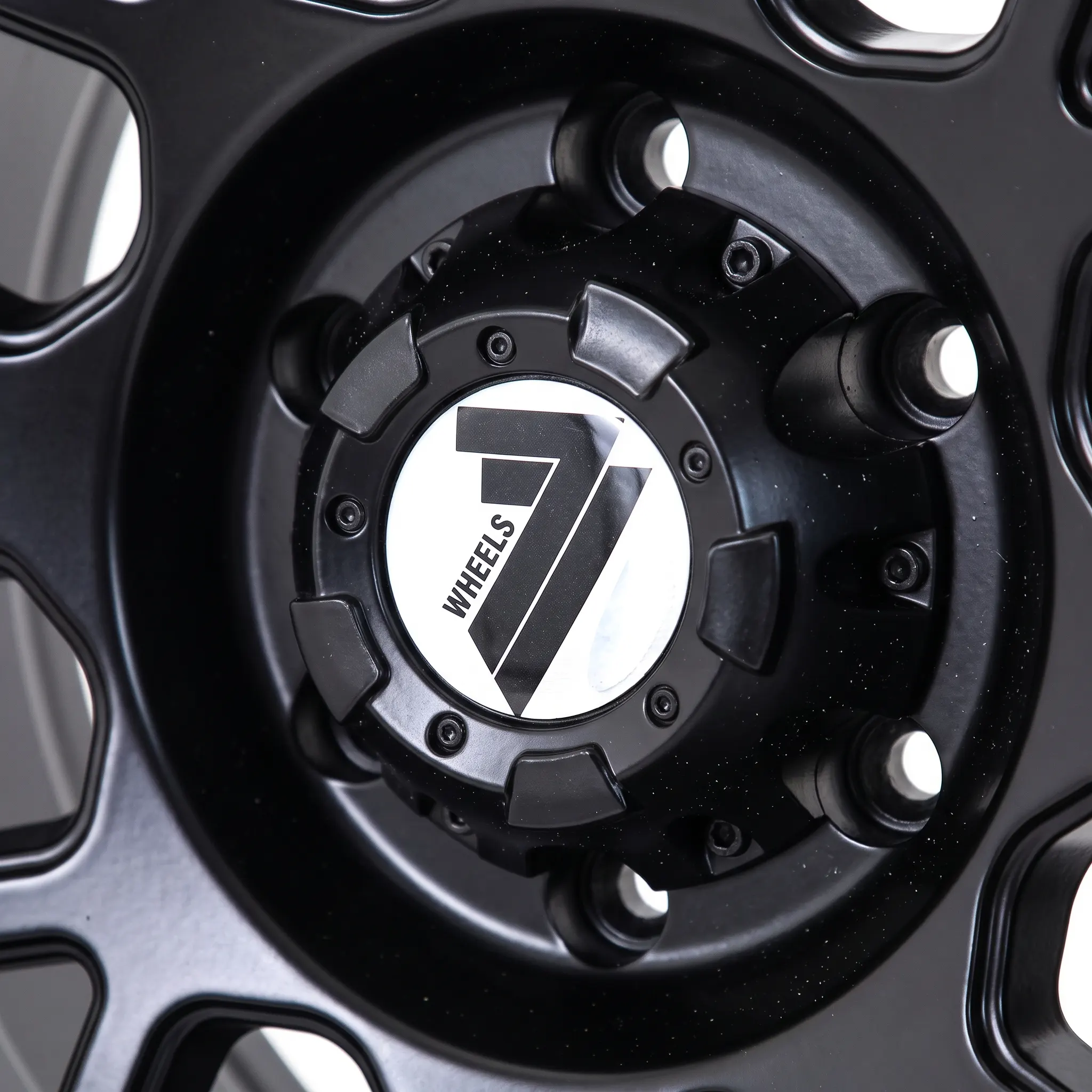 Macro_focus_of_wheel_cap_2K_20261008121057