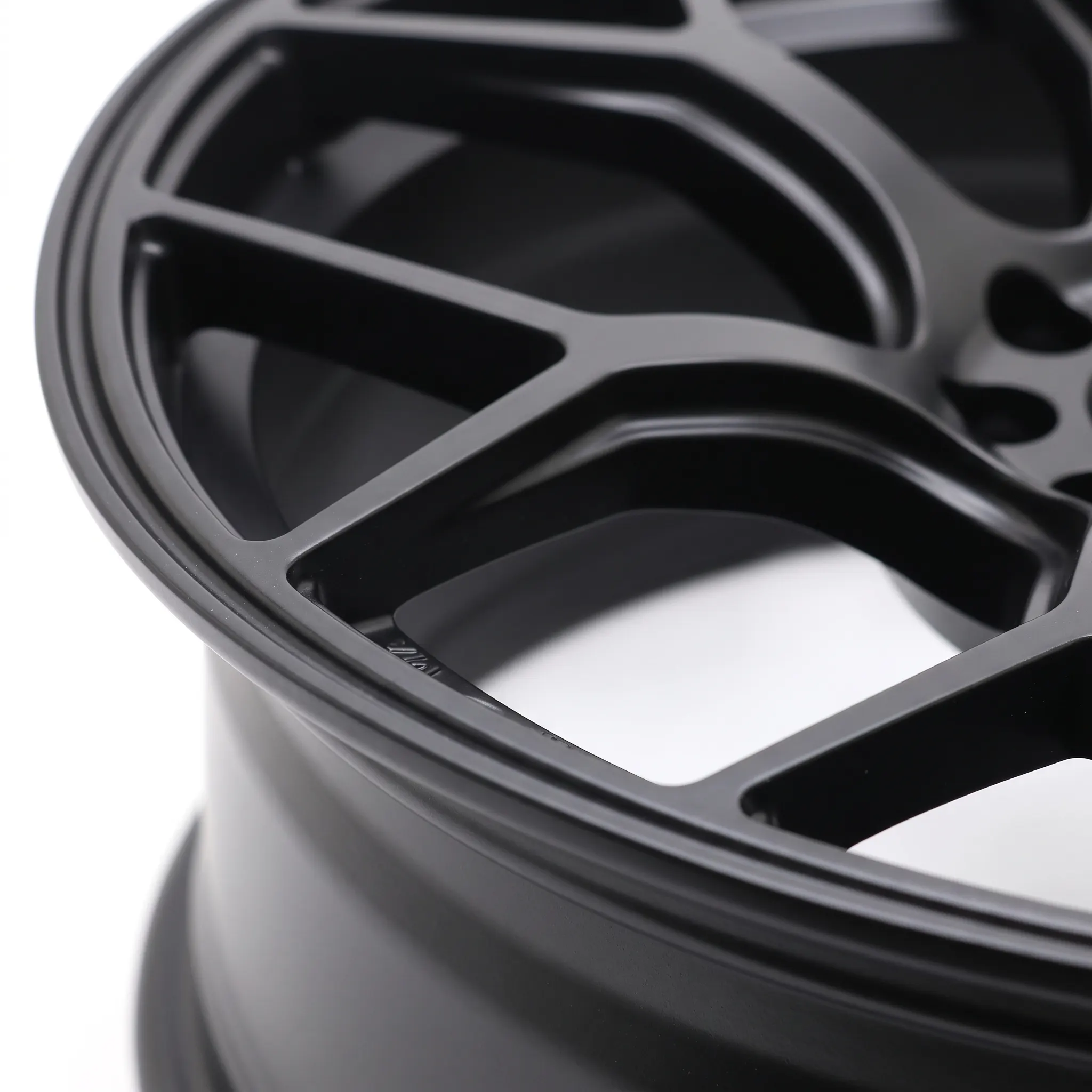 Macro_shot_of_car_wheel_2K_20261020125451