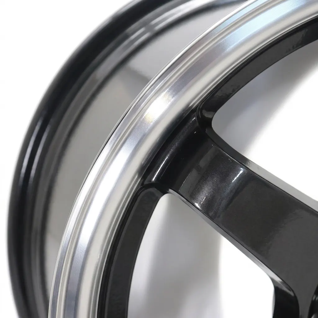 Macro_shot_of_silver_wheel_20261022125123 Macro_shot_of_silver_wheel_20261022125123