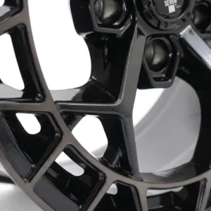 Macro_shot_of_wheel_spokes_20261022111745 Macro_shot_of_wheel_spokes_20261022111745