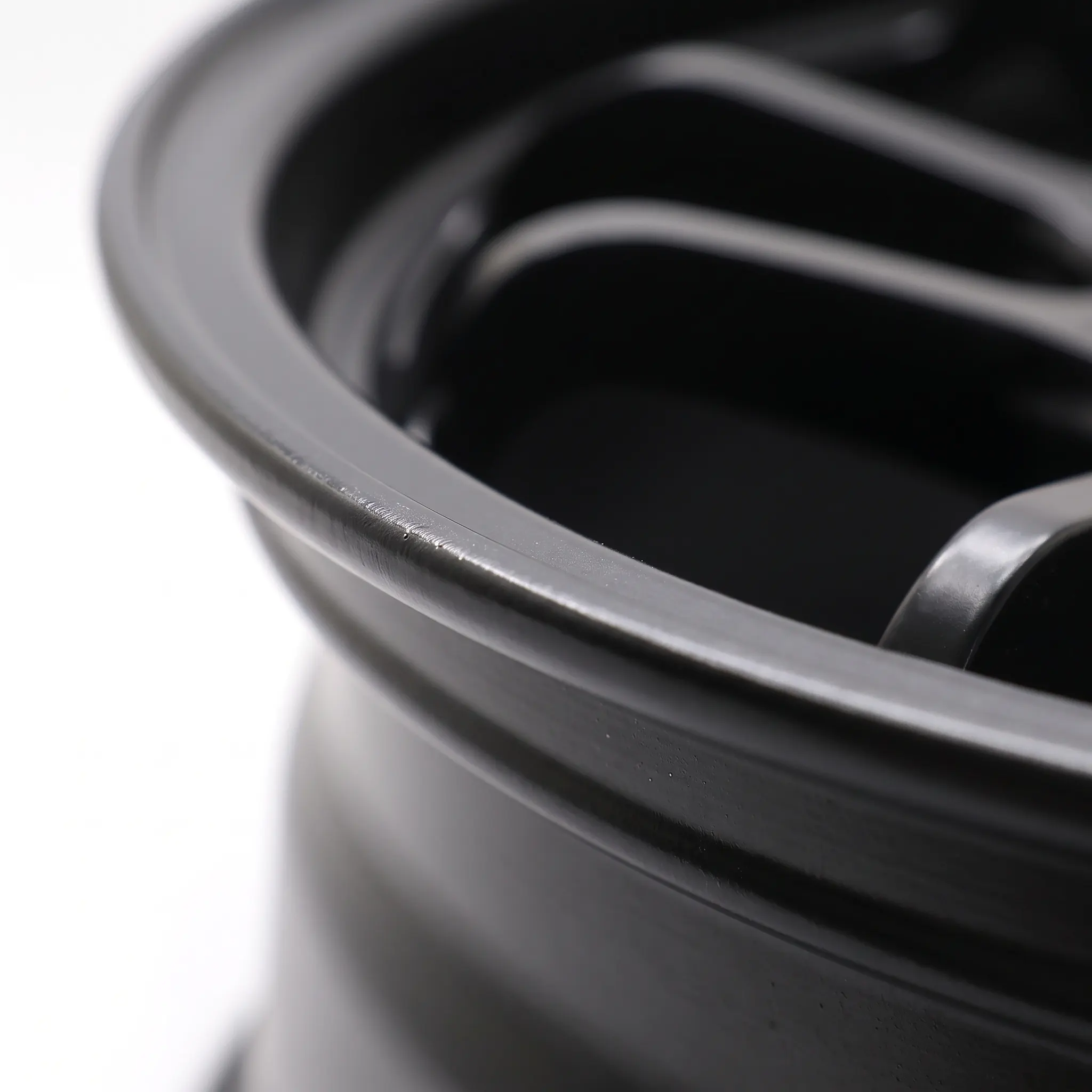 Metallic_car_rim_texture_focus_2K_20261008114718