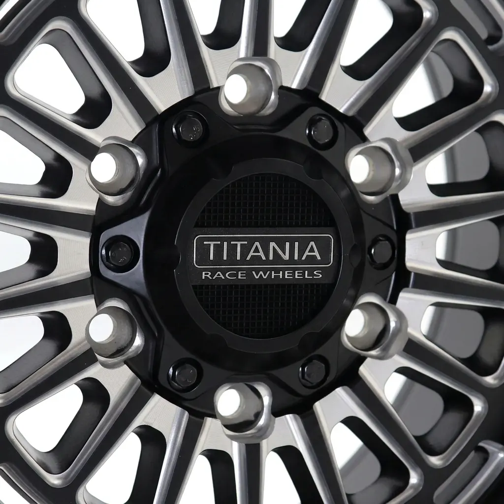 Wheel_center_cap_close-up_20261011201306