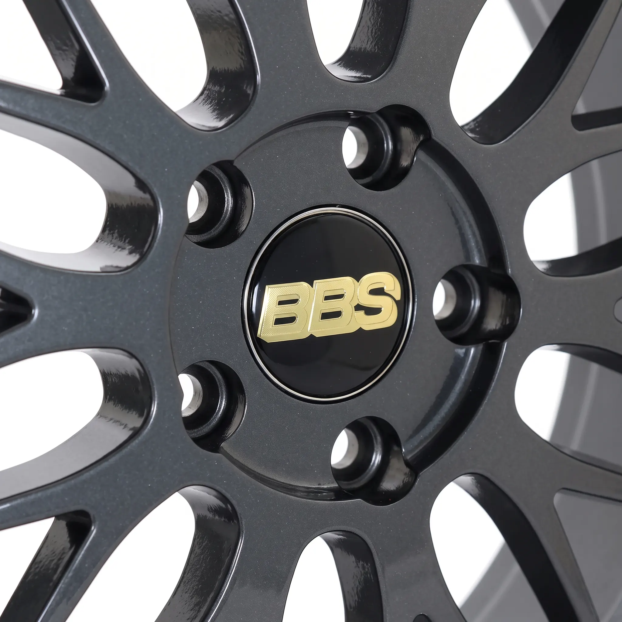Wheel_center_cap_close-up_2K_20261011172907 Wheel_center_cap_close-up_2K_20261011172907
