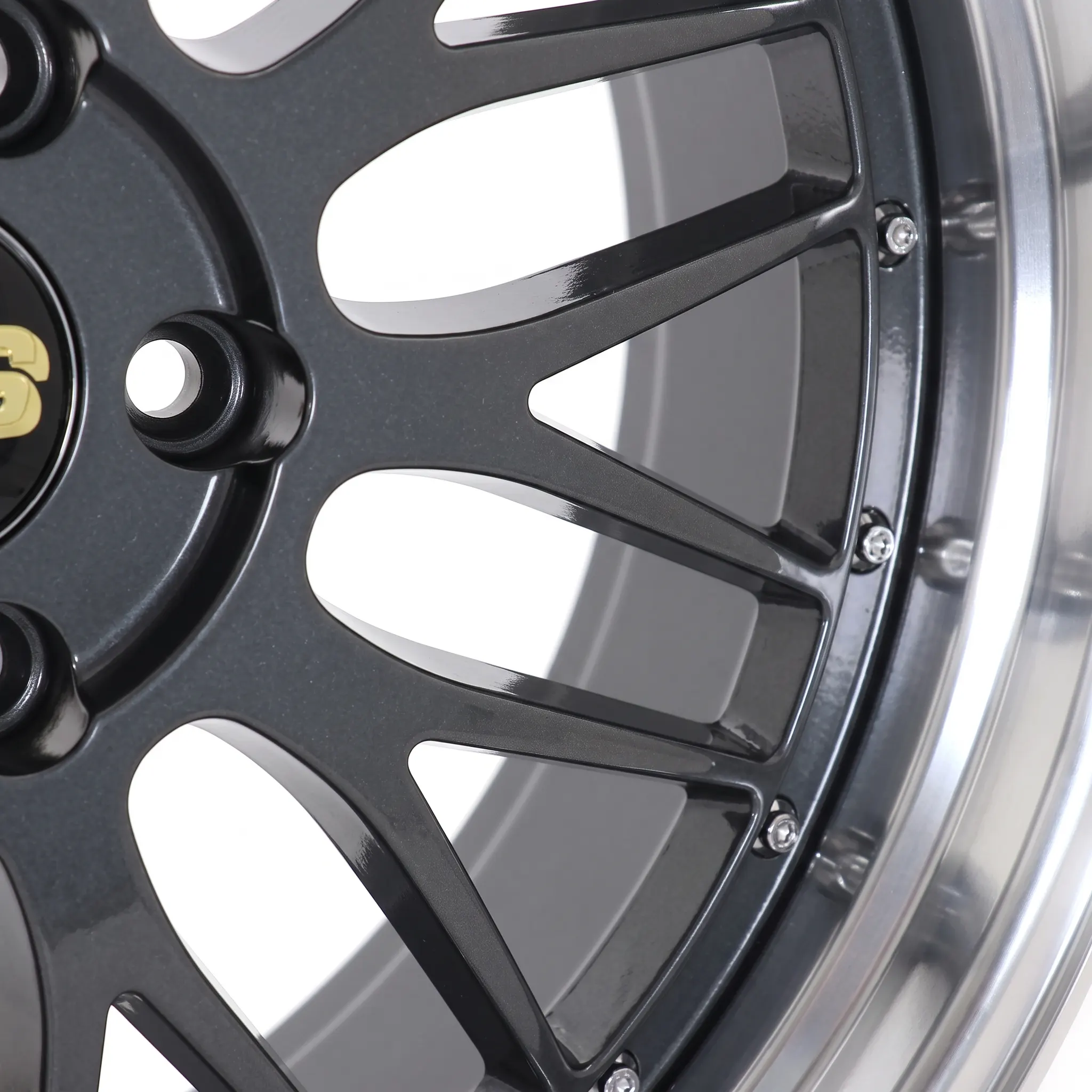 Wheel_spokes_close-up_view_2K_20261011172912 Wheel_spokes_close-up_view_2K_20261011172912